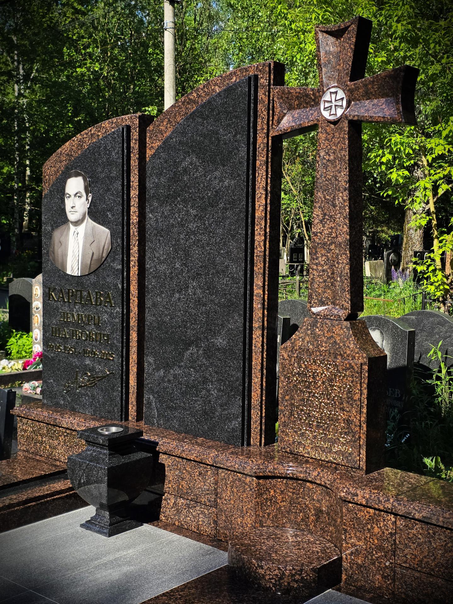 Установлен на Николо-Архангельском кладбище, г. Москва. - Мемориал Арт